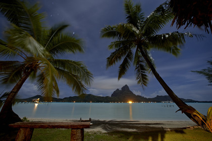 15_025818  ©ThMartinez Sea&Co.  BORA BORA - ILES SOUS LE VENT. POLYNESIE FRANCAISE .  6 Février 2015. .Moonlight photo of Bora Bora...
