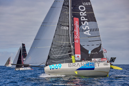23_22272   © Thierry Martinez. LES SABLES D'OLONNE, 85 - FRANCE 25 septembre 2023.Départ MINI TRANSAT 2023. Départ du Dimanche 24 septembre retardé au Lundi 25 Sept .Les Sables d’Olonne (FRA)    Santa Cruz de la Palma ( Canaries)    St François ( Guadeloupe): 4050 NM.