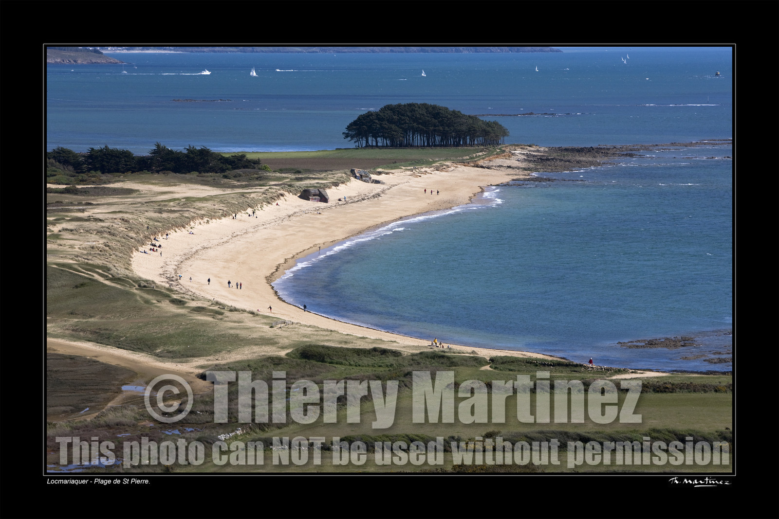 Photo disponible en tirage photo Fine Art,tirage original limités à 30 exemplaires.Chaque tirage est numéroté avec certificat d’authenticité signé.Pour choisir le format et support merci d'utiliser le caddie à coté de la photo.Formats disponibles : Tirage sur papier ( tirage seul) :  30x45 cm   40x60 cm  60x90 cm. Vous pouvez choisir le tirage avec un fond blanc ou noir , à votre convenance. Tirage sur papier contrecollé sur Dibond ( pas de bord blanc ou noir autour de l'image), avec système d'attache au dos:  30x45 cm   40x60 cm  50x75 cm  80x120cm.Tirage sur toile ( Canvas) monté sur chassis bois (pas de bord blanc ou noir autour de l'image), avec système d'attache au dos :  50x75 cm  80x120cm.Expédition ( Dans le monde entier): Colissimo (assurance) avec signature à réception. 48h pour la France métropolitaine.Il est possible de récupérer les tirages à La Galerie du Golfe (sans frais d'expèdition).Conditionnement tirages seuls: tube cylindrique renforcé + boite.