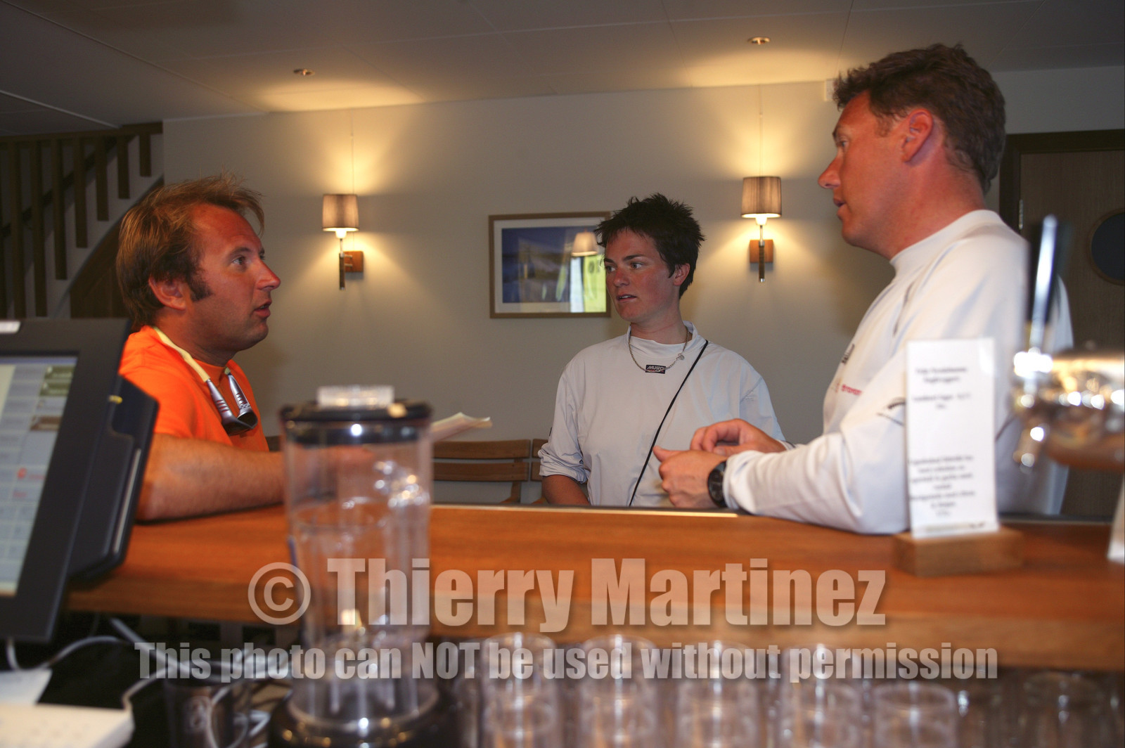 03_3170D  © Th.Martinez,STOCKHOLM SWEDEN, 8 07 03-Archipelago Raid (2003).Nynäshamn..Stop in first HQ in Nynäs-havsbad hotel. JBjorn Hansen (SWE) JOBMAN in conversation with Ellen McArthur (UK) and Nick Moloney (AUS) OMEGA