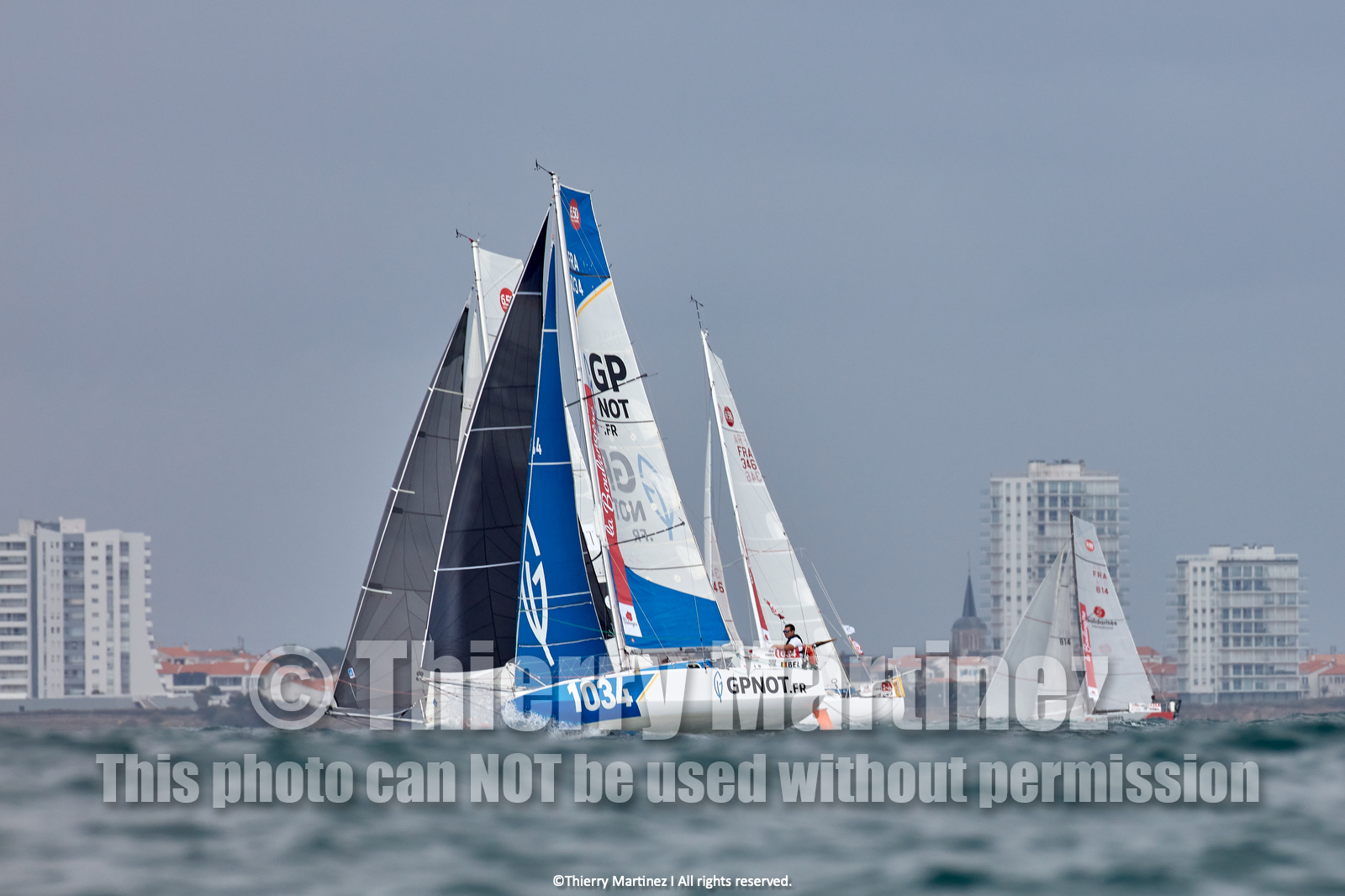 23_22576   © Thierry Martinez. LES SABLES D'OLONNE, 85 - FRANCE 25 septembre 2023.Départ MINI TRANSAT 2023. Départ du Dimanche 24 septembre retardé au Lundi 25 Sept .Les Sables d’Olonne (FRA)    Santa Cruz de la Palma ( Canaries)    St François ( Guadeloupe): 4050 NM.