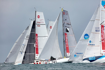 23_22409   © Thierry Martinez. LES SABLES D'OLONNE, 85 - FRANCE 25 septembre 2023.Départ MINI TRANSAT 2023. Départ du Dimanche 24 septembre retardé au Lundi 25 Sept .Les Sables d’Olonne (FRA)    Santa Cruz de la Palma ( Canaries)    St François ( Guadeloupe): 4050 NM.
