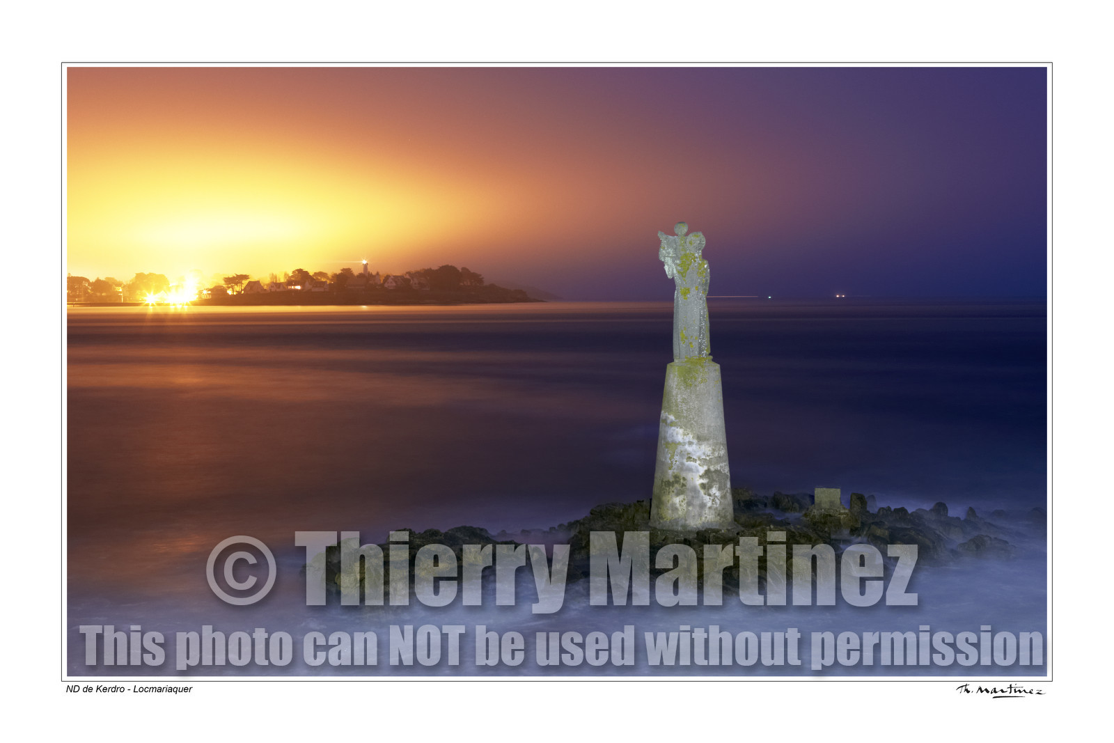 Photo disponible en tirage photo Fine Art,tirage original limités à 30 exemplaires.Chaque tirage est numéroté avec certificat d’authenticité signé.Pour choisir le format et support merci d'utiliser le caddie à coté de la photo.Formats disponibles : Tirage sur papier ( tirage seul) :  30x45 cm   40x60 cm  60x90 cm. Vous pouvez choisir le tirage avec un fond blanc ou noir , à votre convenance. Tirage sur papier contrecollé sur Dibond ( pas de bord blanc ou noir autour de l'image), avec système d'attache au dos:  30x45 cm   40x60 cm  50x75 cm  80x120cm.Tirage sur toile ( Canvas) monté sur chassis bois (pas de bord blanc ou noir autour de l'image), avec système d'attache au dos :  50x75 cm  80x120cm.Expédition ( Dans le monde entier): Colissimo (assurance) avec signature à réception. 48h pour la France métropolitaine.Il est possible de récupérer les tirages à La Galerie du Golfe (sans frais d'expèdition).Conditionnement tirages seuls: tube cylindrique renforcé + boite.