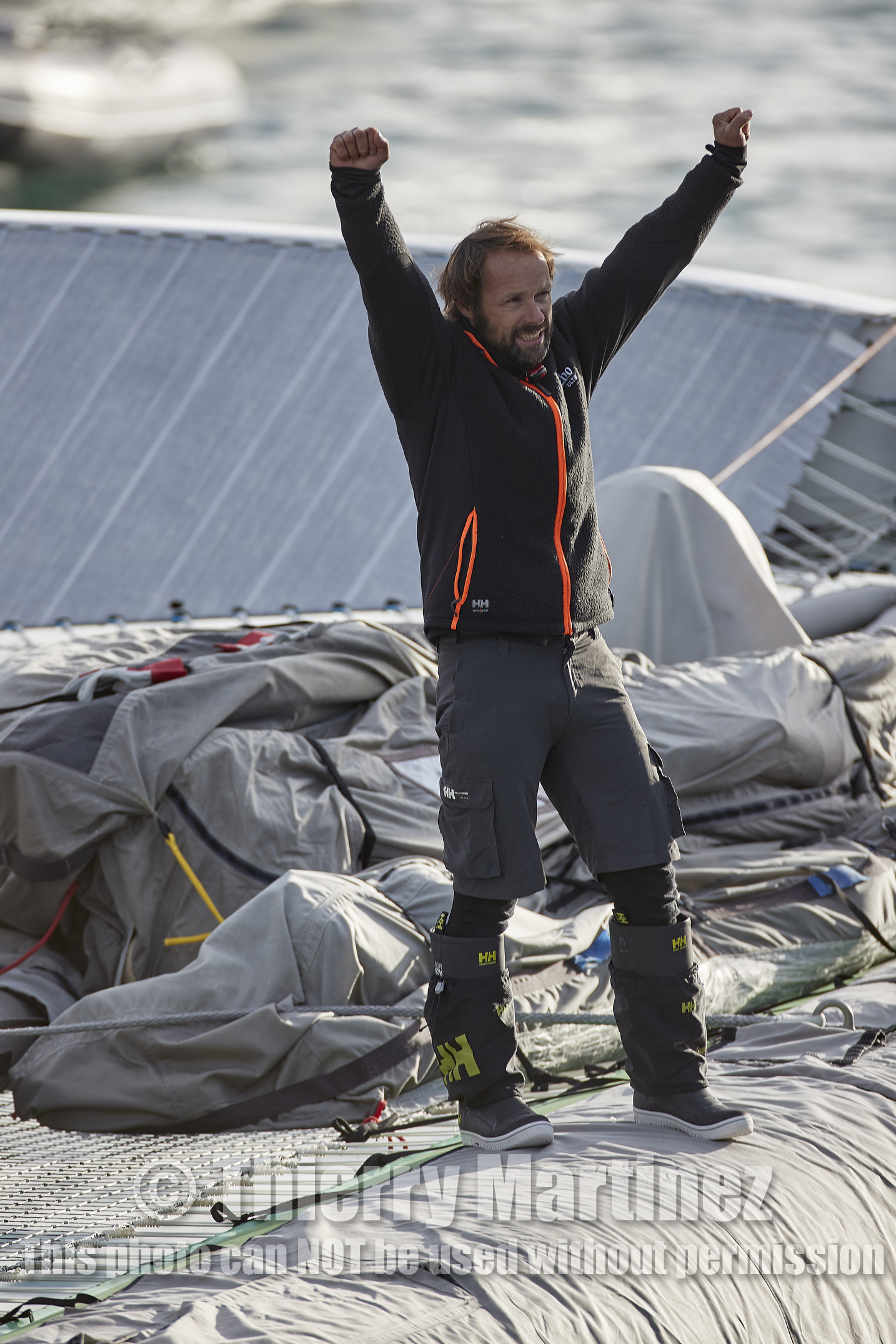Single-handed sailing round the world record .