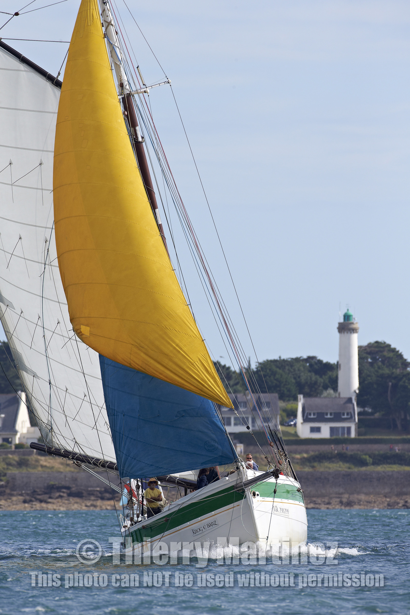 Langoustier  KROG E BARZ sous voile dans le golfe du Morbihan.