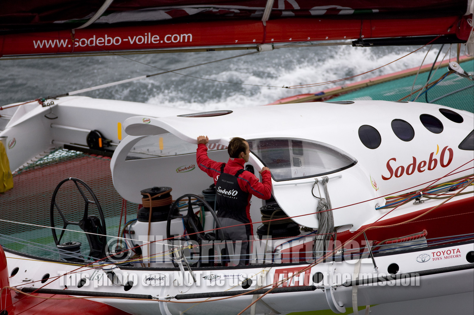 Thomas Coville (FRA) maxi trimaran SODEBO Solo round the world record attempt. Start in Brest (FRA)