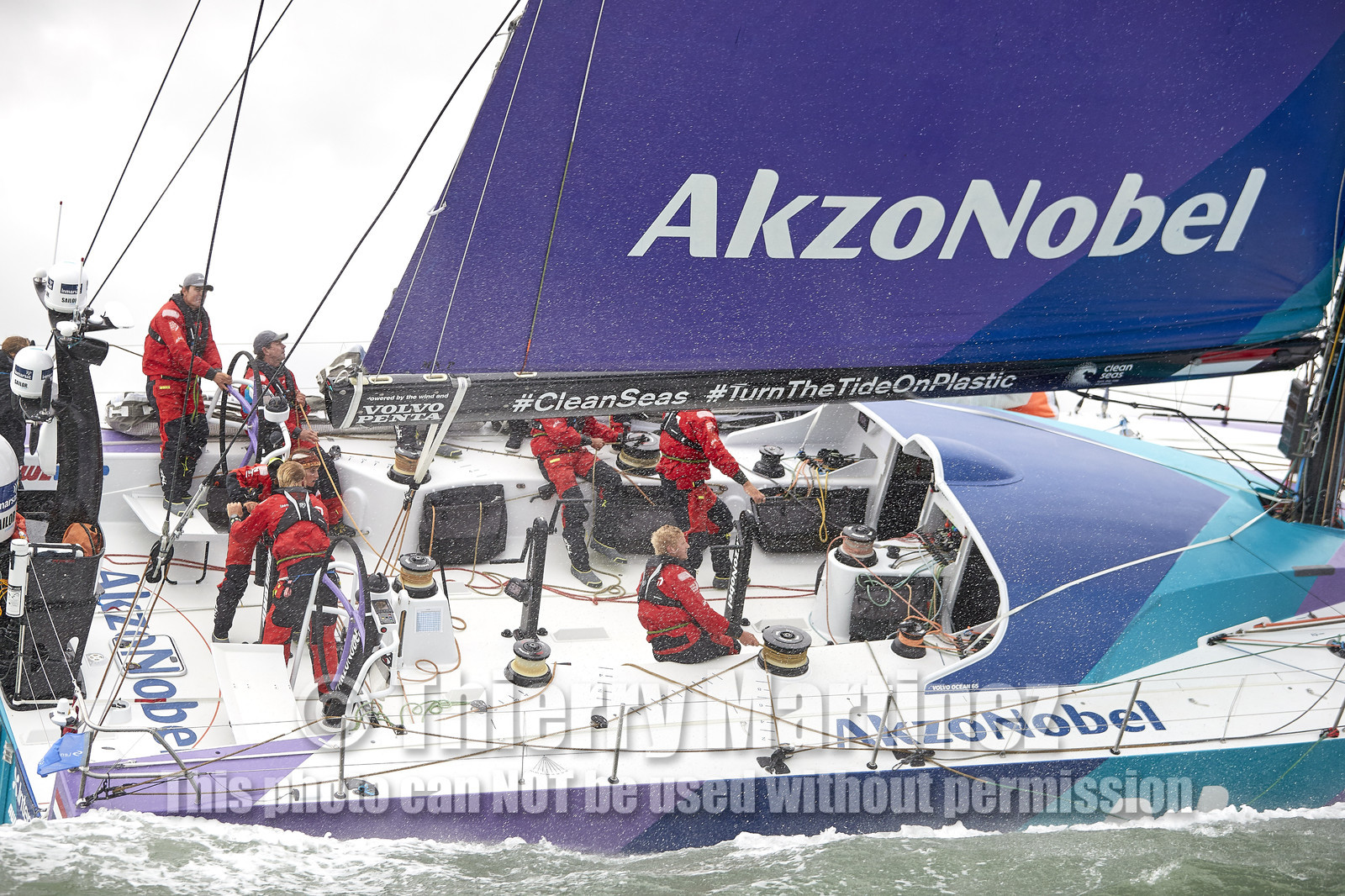 THM-17_062202_team AkzoNobel