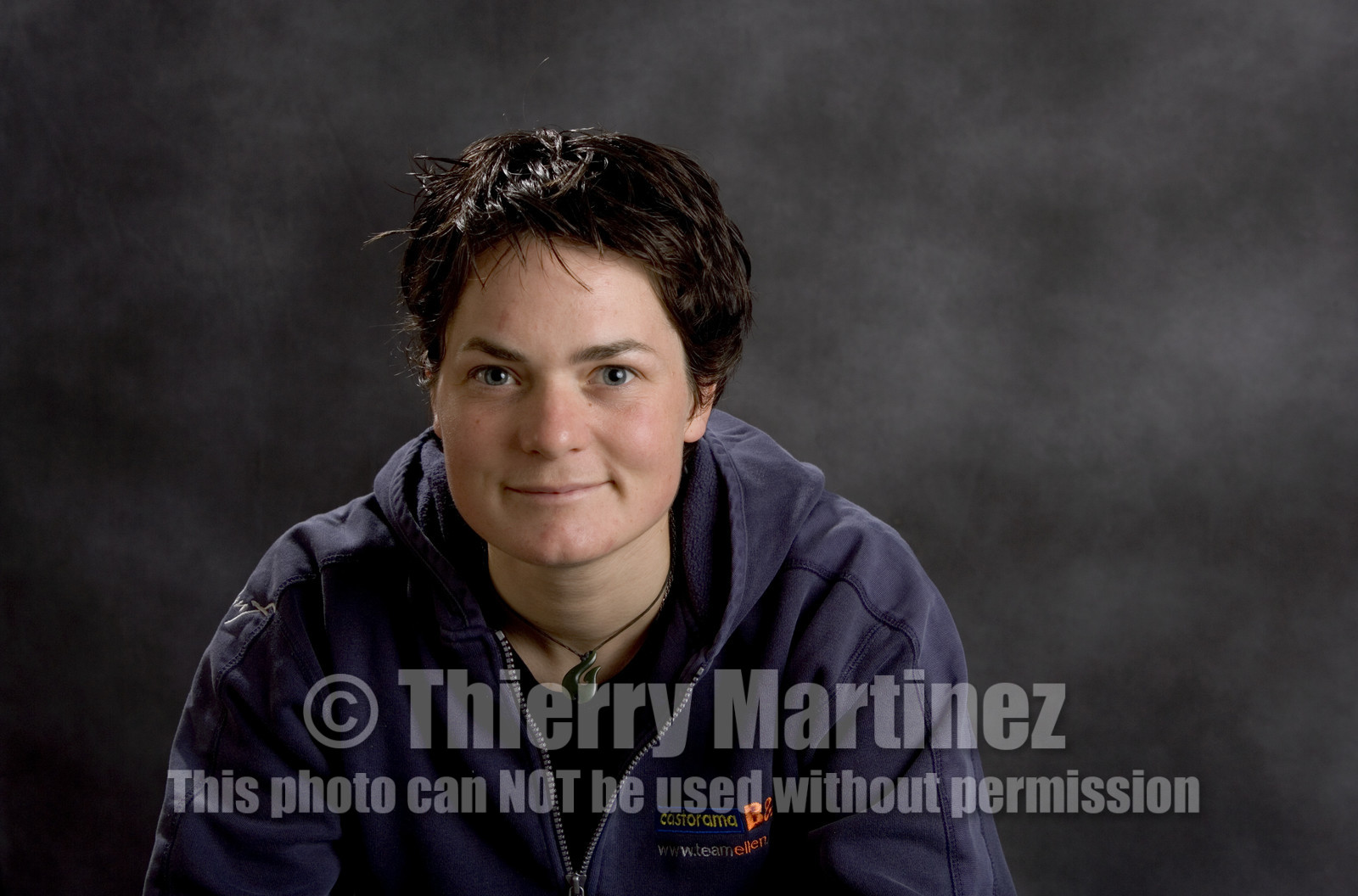 Ellen MacArthur Solo round the world record , finish(FRA)