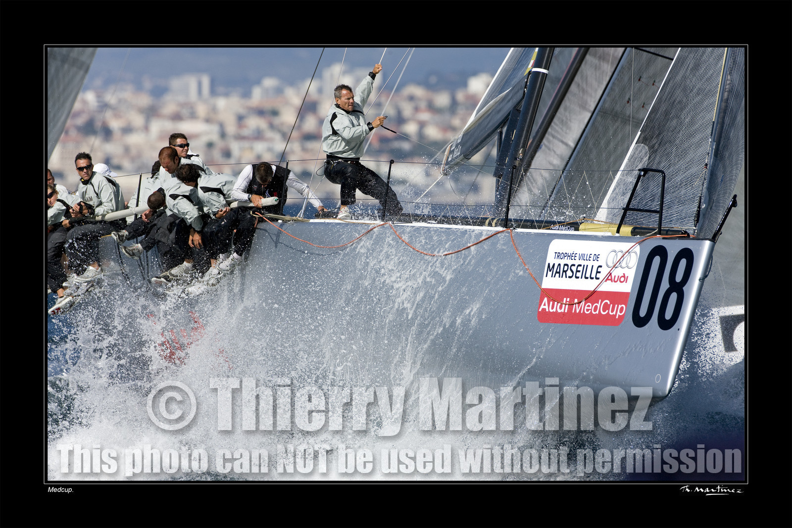 08_12003-medcup fond noir-.jpg