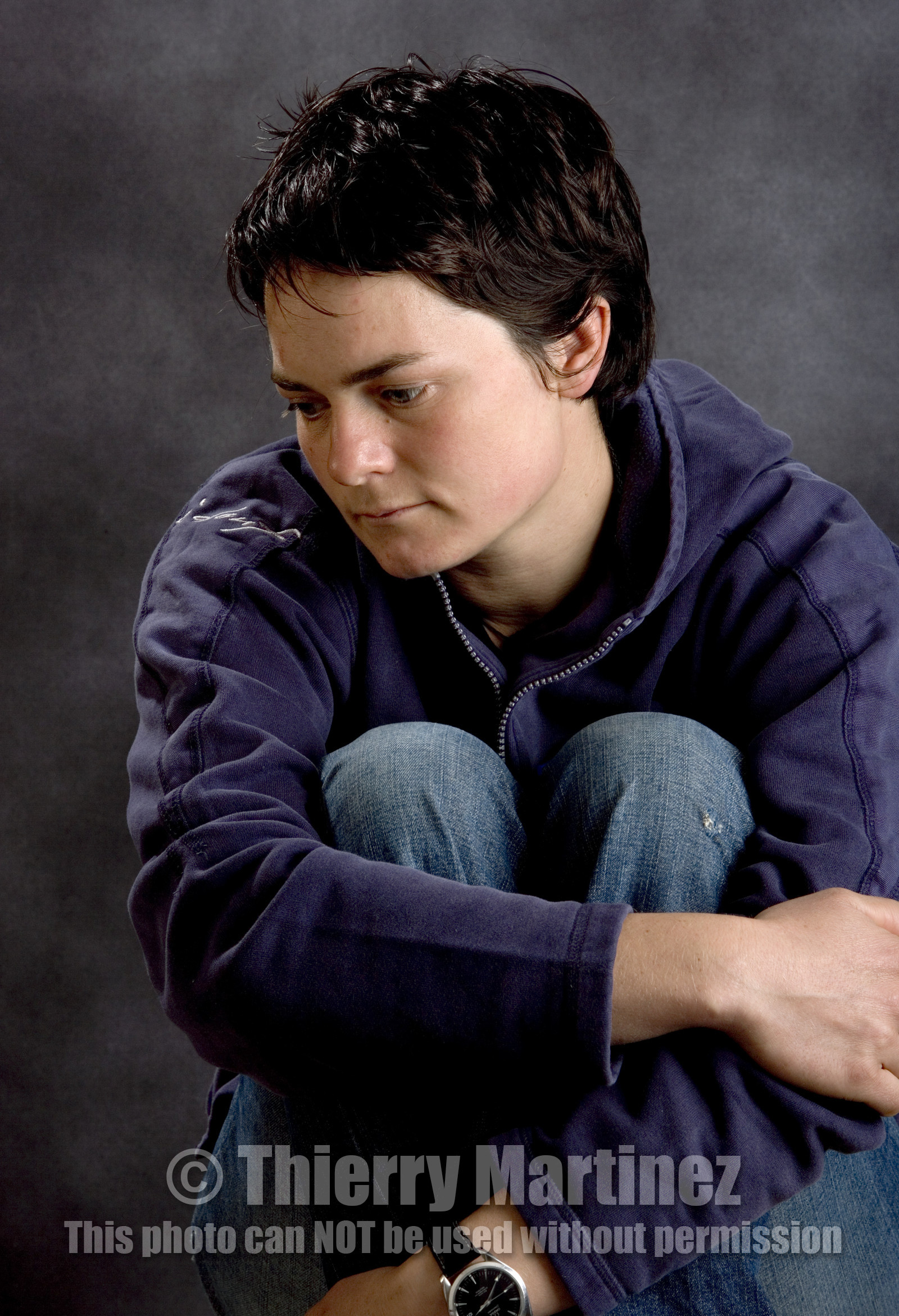 Ellen MacArthur Solo round the world record , finish(FRA)