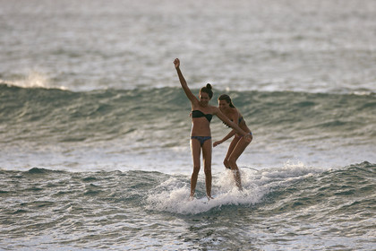 SURF AT SUNSET BEACH (North Shore - Oahu Island - Hawaii-USA)