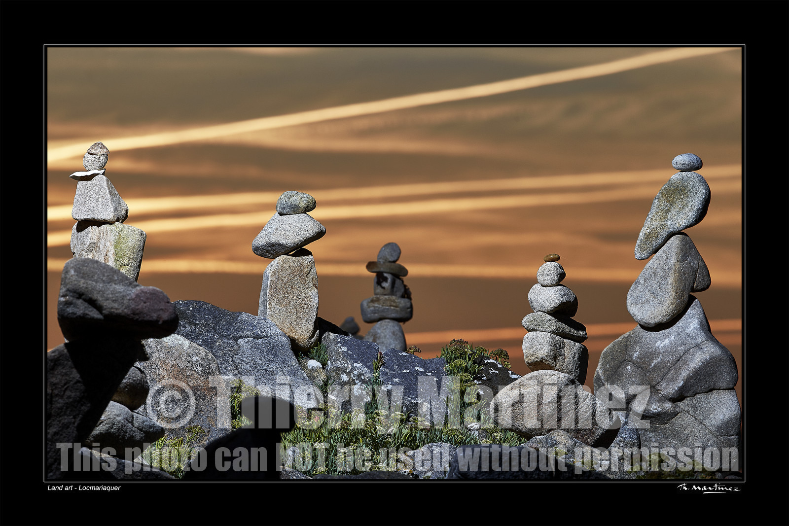 Photo disponible en tirage photo Fine Art,tirage original limités à 30 exemplaires.Chaque tirage est numéroté avec certificat d’authenticité signé.Pour choisir le format et support merci d'utiliser le caddie à coté de la photo.Formats disponibles : Tirage sur papier ( tirage seul) :  30x45 cm   40x60 cm  60x90 cm. Vous pouvez choisir le tirage avec un fond blanc ou noir , à votre convenance. Tirage sur papier contrecollé sur Dibond ( pas de bord blanc ou noir autour de l'image), avec système d'attache au dos:  30x45 cm   40x60 cm  50x75 cm  80x120cm.Tirage sur toile ( Canvas) monté sur chassis bois (pas de bord blanc ou noir autour de l'image), avec système d'attache au dos :  50x75 cm  80x120cm.Expédition ( Dans le monde entier): Colissimo (assurance) avec signature à réception. 48h pour la France métropolitaine.Il est possible de récupérer les tirages à La Galerie du Golfe (sans frais d'expèdition).Conditionnement tirages seuls: tube cylindrique renforcé + boite.