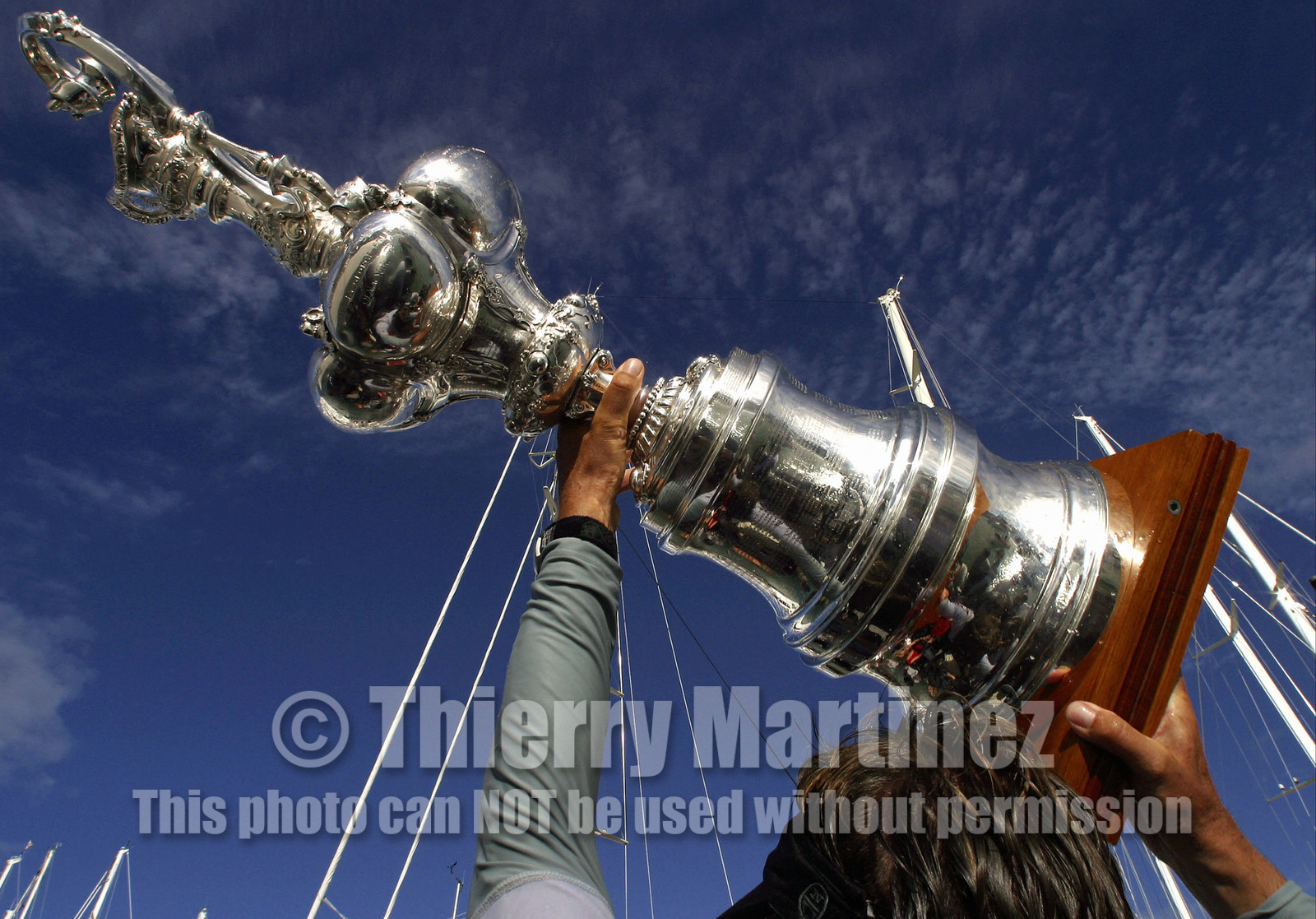 03_1508D ©Th.Martinez - Auckland (NZ) . America's Cup 2003. 2nd March 2003.Alinghi Team winner of America's Cup 2003..Jochen Schuemann holding the America's Cup ..
