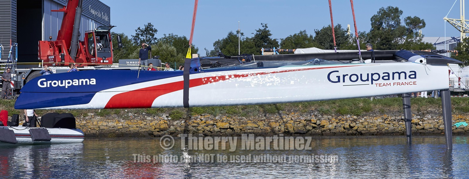 16_32024  ©Th.Martinez Sea&Co.   VANNES - FRANCE. 7 Juillet  2016. .America's Cup. Mise à l'eau de l'AC45 Turbo de Team France, à Vannes (FRA) au chantier Multiplast.