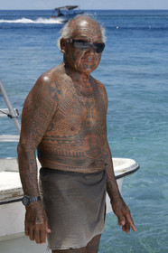 15_026808  ©ThMartinez Sea&Co.  RANGIROA - ARCHIPEL des TUAMOTU. POLYNESIE FRANCAISE .  8 Février 2015. ..HURI, pilote Taxi Boat à Rangiroa.