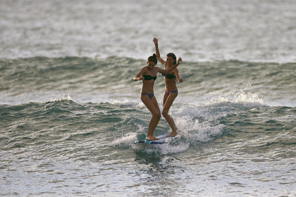 SURF AT SUNSET BEACH (North Shore - Oahu Island - Hawaii-USA)