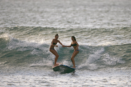SURF AT SUNSET BEACH (North Shore - Oahu Island - Hawaii-USA)
