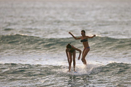 SURF AT SUNSET BEACH (North Shore - Oahu Island - Hawaii-USA)