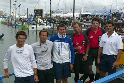 ©Thierry Martinez   Sea&Co.  02_0004D .Volvo Ocean Race 2001 02 . .Auckland (NZL) 27th Jan 2002 . Start Leg 4 Auckland (NZL) to Rio (BRA). .Les Frenchies de la Volvo. De gauche à droite: Jules Mazars (ASSA ABLOY), Jan Dekker (TYCO) ,.Sidney Gavignet (ASSA ABLOY), Thomas Coville (DJUICE), Jean Yves Bernot (DJUICE) Pascal Bidegorry (SEB).manque sur la photo Jacques Vincent (DJUICE).