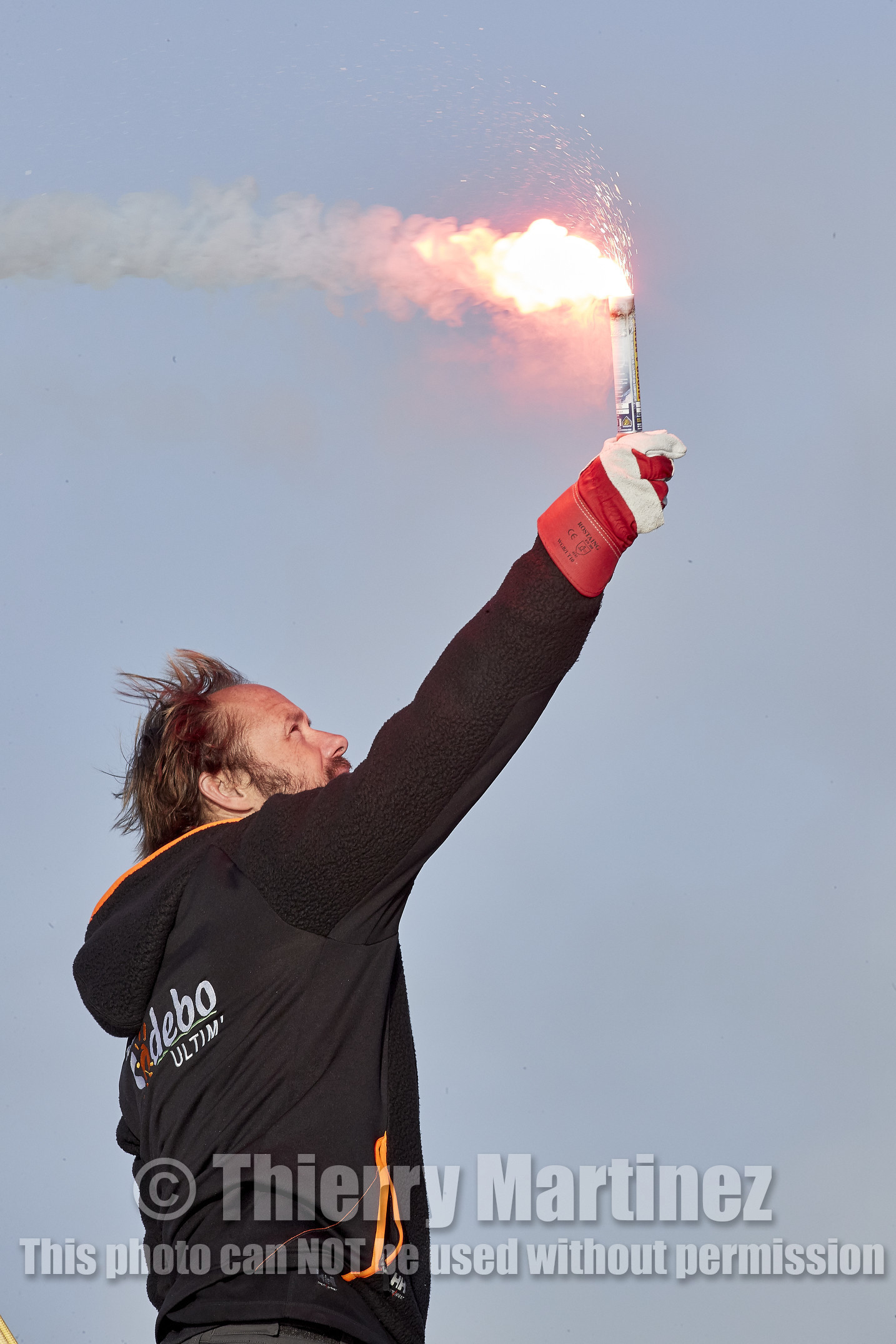 Single-handed sailing round the world record .