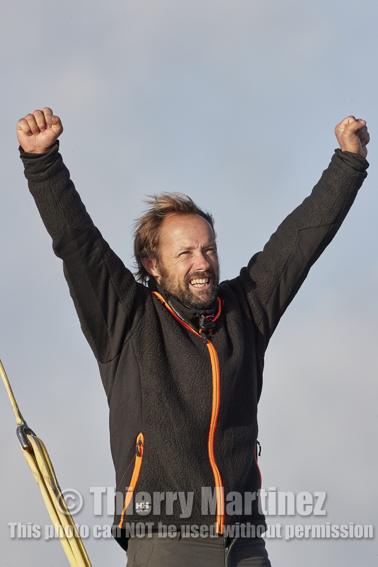 Single-handed sailing round the world record .