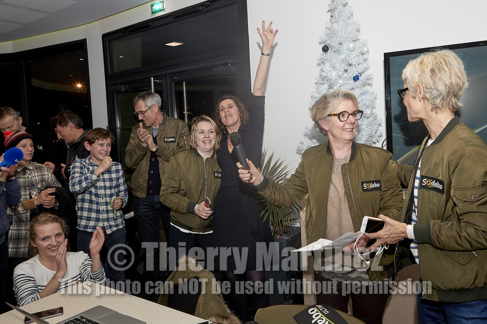 Single-handed sailing round the world record .