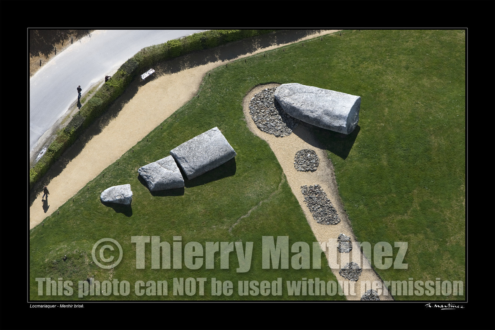 09_05884-menhir brise heli_fond noir-.jpg