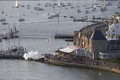 2014 JP Morgan Asset Management Round the Island Race .