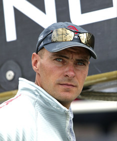 03_0993D © Th.Martinez . Auckland   New Zealand. 18th February 2003 America's Cup 2003, Day 3 Alinghi(SUI64) vs Team New Zealand(NZL82).Alinghi crew Pete Van Nieuwenhuyzen