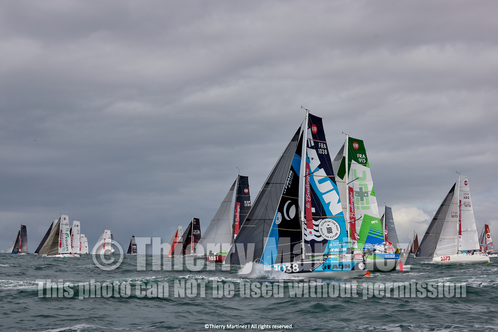 23_21861   © Thierry Martinez. LES SABLES D'OLONNE, 85 - FRANCE 25 septembre 2023.Départ MINI TRANSAT 2023. Départ du Dimanche 24 septembre retardé au Lundi 25 Sept .Les Sables d’Olonne (FRA)    Santa Cruz de la Palma ( Canaries)    St François ( Guadeloupe): 4050 NM.