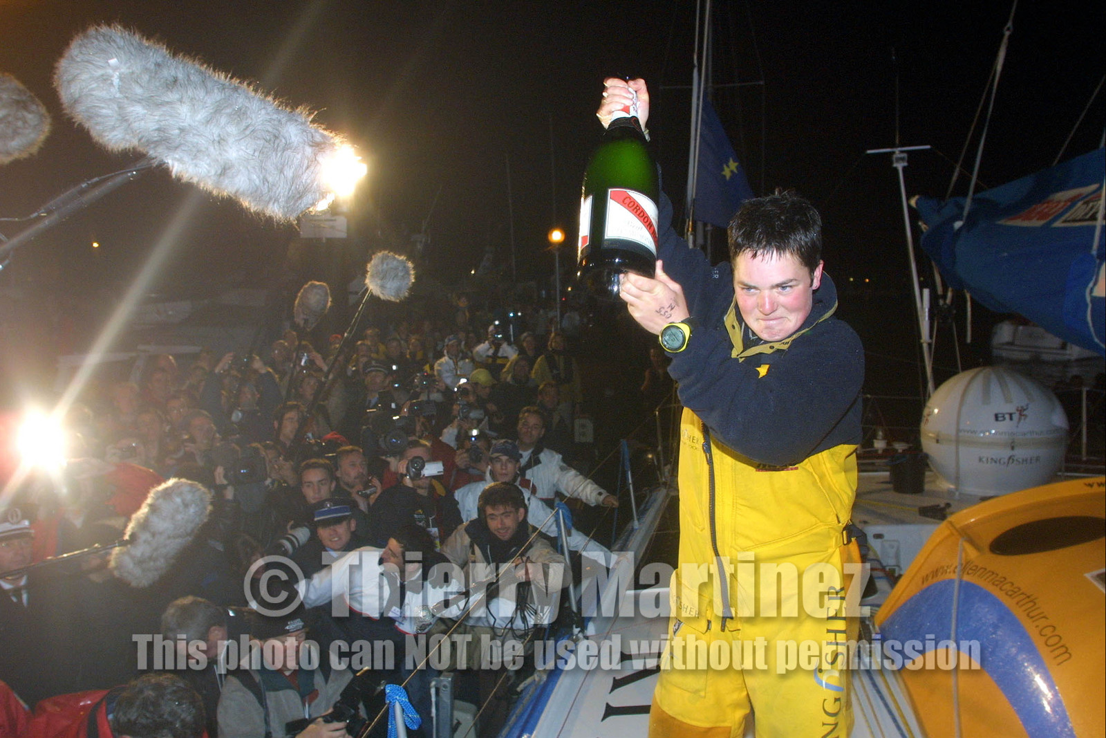 ©ThMartinez. Vendee Globe  finish. Sunday 11th February 2001..Ellen MacArthur (UK) KINGFISHER,24 years old celabrate her second place in Single hahnded race the world. Celebrate