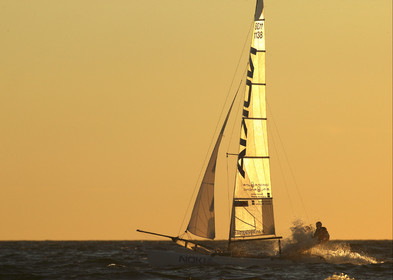 03_3231D © Th.Martinez,STOCKHOLM ARCHIPELAGO SWEDEN, 10 07 03-Archipelago Raid (2003)  Day 3..Team NOKIA-Kempff  Magnus Nordstrom (SWE)& Joakim Kempff (SWE) sailing in sunset light on the way back from Finland to Sweden.