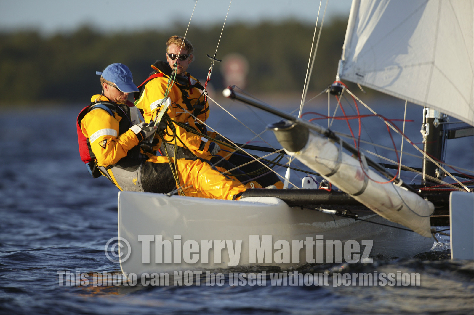 03_3210D © Th.Martinez,STOCKHOLM - SWEDEN10 07 03-Archipelago Raid (2003). Start from Marieham (Finland).Leg4: Team Nokia - Kempff , Magnus Nordstrom looking at the map and Joakim Kempff at the helm.