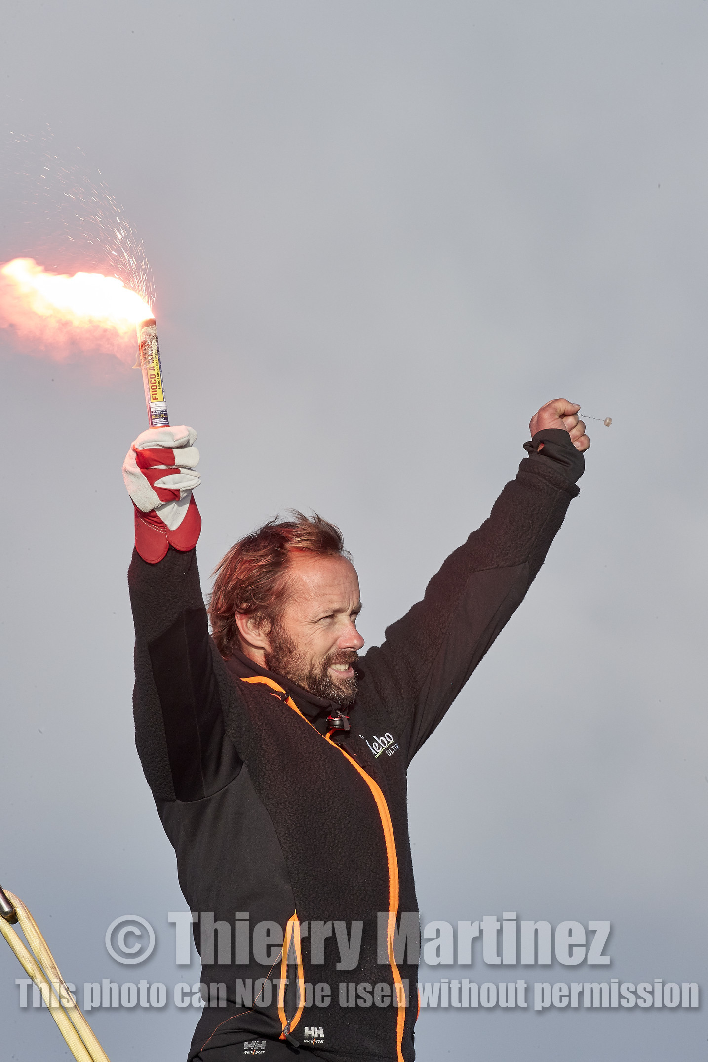 Single-handed sailing round the world record .