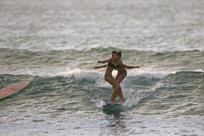 SURF AT SUNSET BEACH (North Shore - Oahu Island - Hawaii-USA)