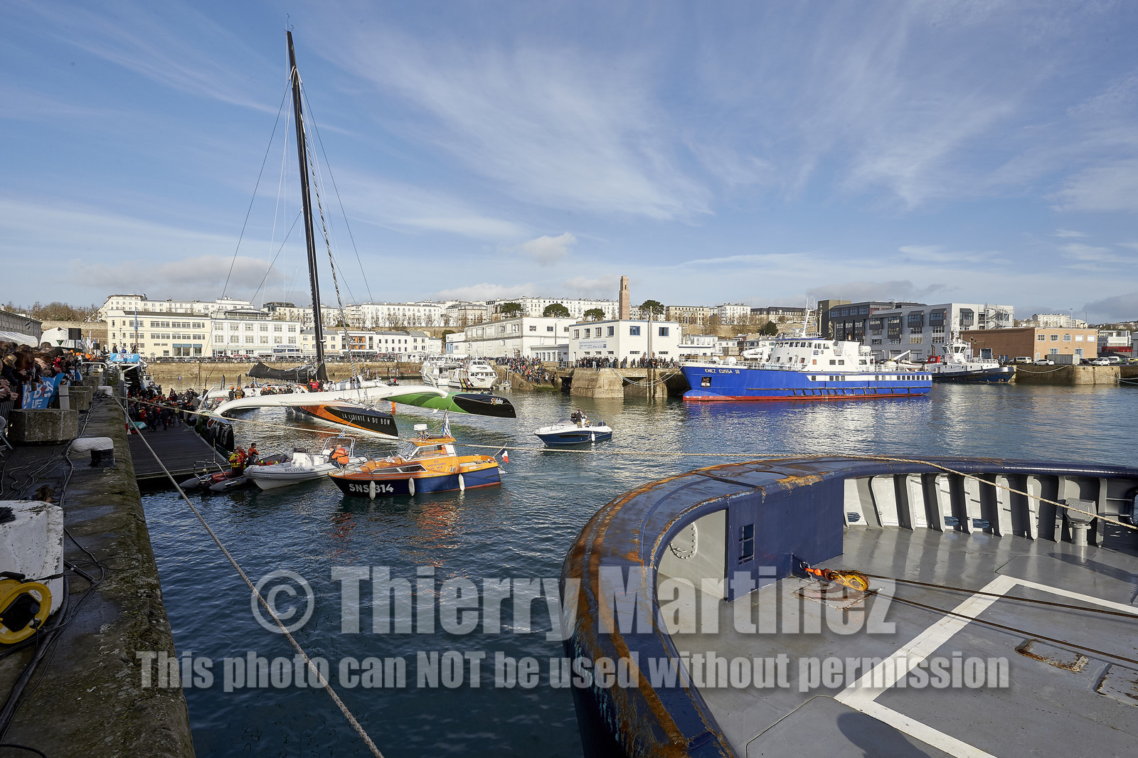Single-handed sailing round the world record .