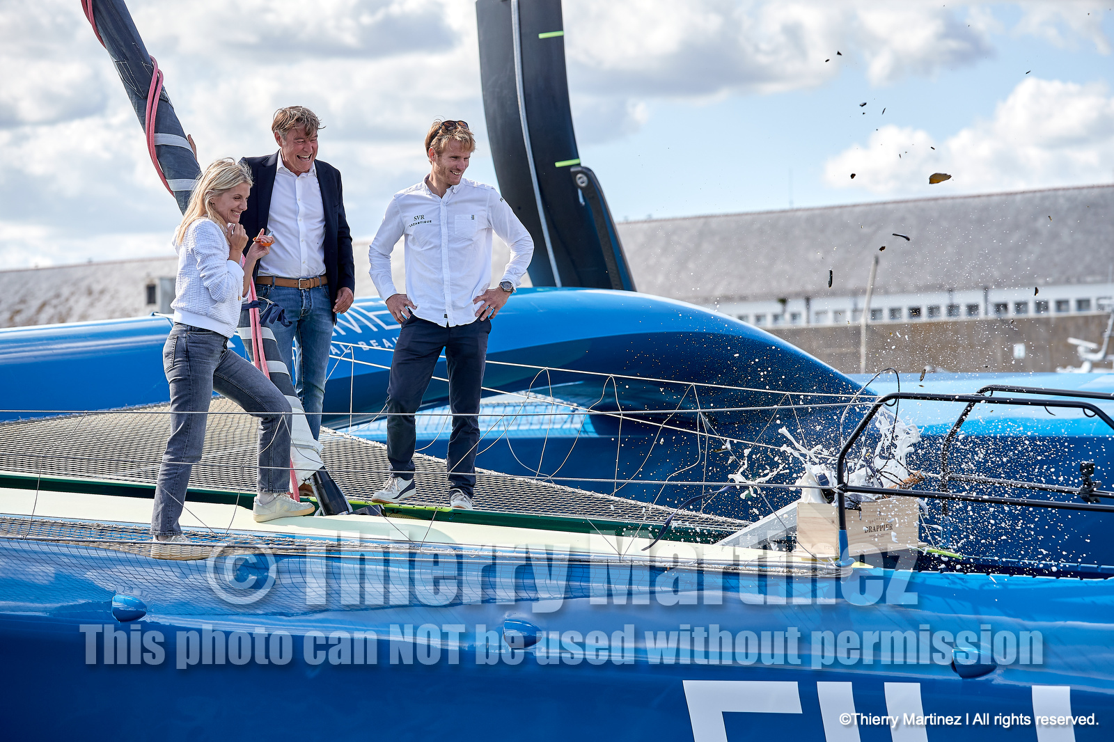 Baptême du trimaran ULTIM de François Gabart « SVR-LAZARIGUE » par Mélanie Laurent à Concarneau.
