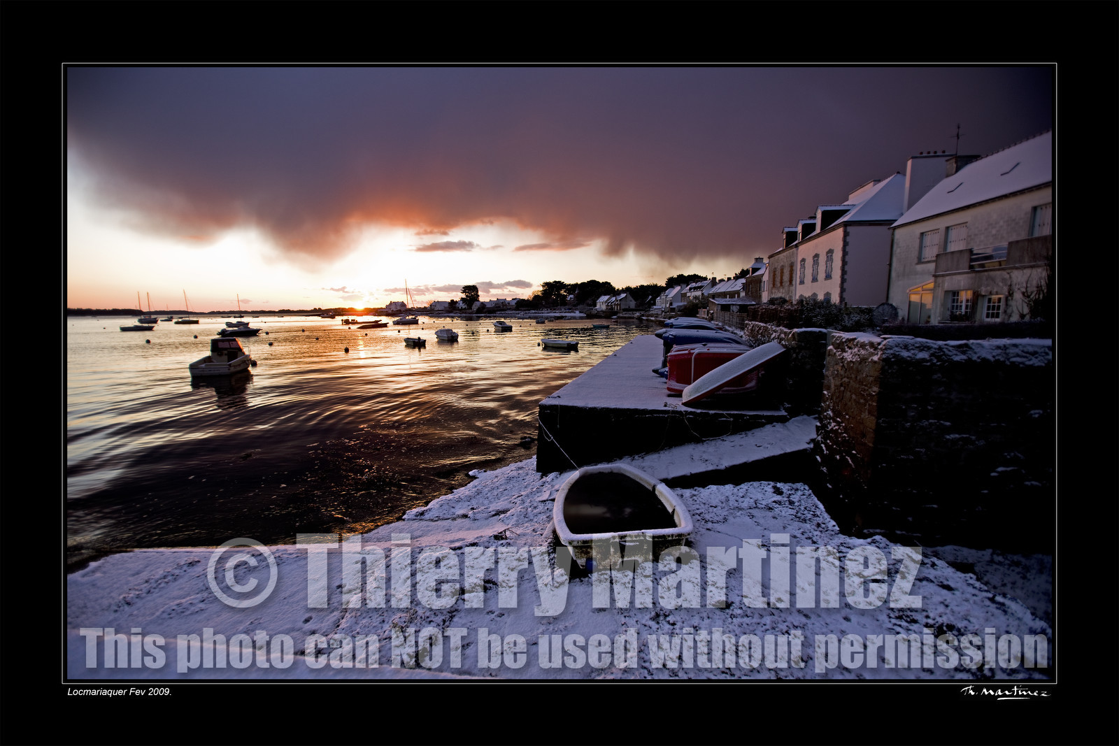 Photo disponible en tirage photo Fine Art,tirage original limités à 30 exemplaires.Chaque tirage est numéroté avec certificat d’authenticité signé.Pour choisir le format et support merci d'utiliser le caddie à coté de la photo.Formats disponibles : Tirage sur papier ( tirage seul) :  30x45 cm   40x60 cm  60x90 cm. Vous pouvez choisir le tirage avec un fond blanc ou noir , à votre convenance. Tirage sur papier contrecollé sur Dibond ( pas de bord blanc ou noir autour de l'image), avec système d'attache au dos:  30x45 cm   40x60 cm  50x75 cm  80x120cm.Tirage sur toile ( Canvas) monté sur chassis bois (pas de bord blanc ou noir autour de l'image), avec système d'attache au dos :  50x75 cm  80x120cm.Expédition ( Dans le monde entier): Colissimo (assurance) avec signature à réception. 48h pour la France métropolitaine.Il est possible de récupérer les tirages à La Galerie du Golfe (sans frais d'expèdition).Conditionnement tirages seuls: tube cylindrique renforcé + boite.