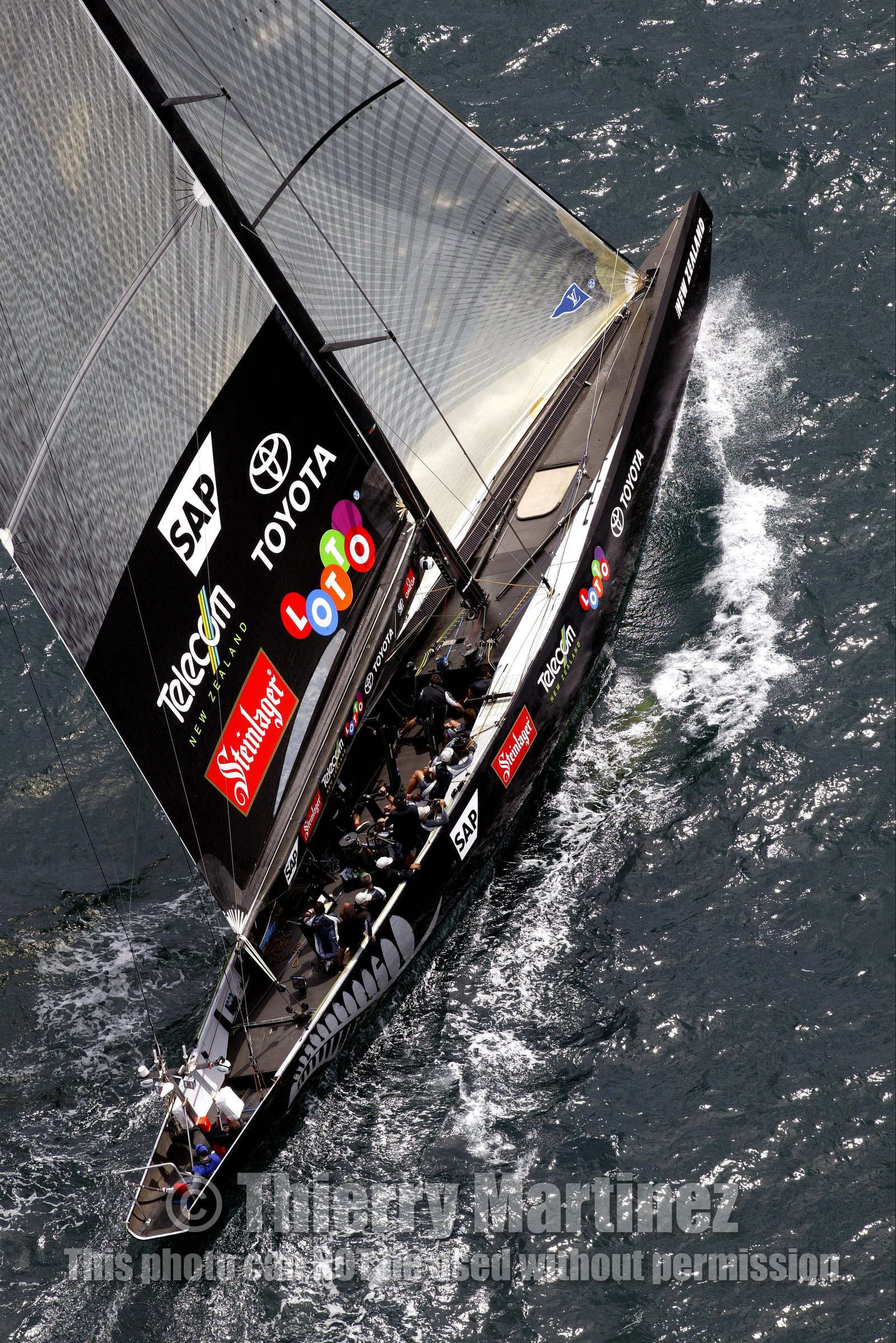 03_0186D ©Th.Martinez - Auckland (NZ) . America's Cup 2003. 18th February 2003. Day 3..Alinghi (SUI 64) vs Team NZ (NZL 82) ..